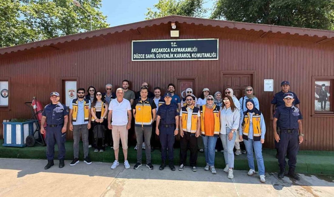 Denizden tıbbi tahliye eğitimi verildi DÜZCE (İHA) – Düzce İl Sağlık Müdürlüğü ekipleri, Akçakoca’da bulunan