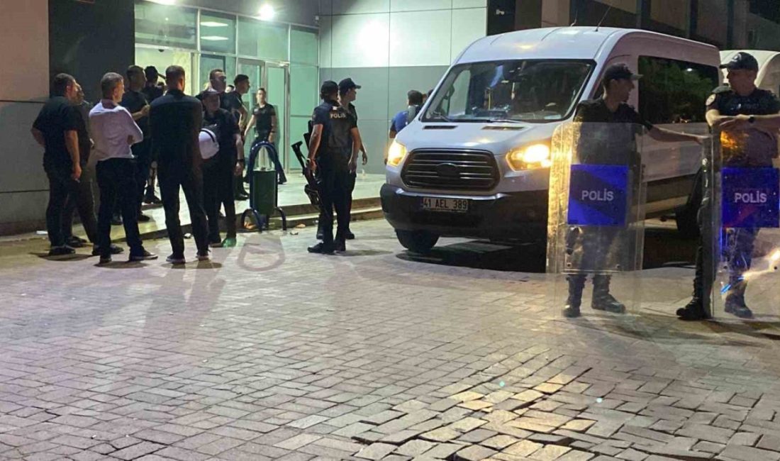 Düğünde iki taraf arasında “oyun” kavgası: 25 gözaltı Kocaeli’nin Kartepe ilçesinde düğün sırasında damat ve gelin tarafı arasında