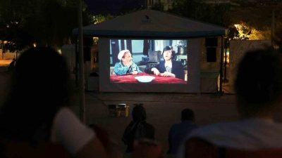 Düzce Üniversitesi, yaz akşamlarını sinema keyfiyle taçlandırıyor. 15 Temmuz Demokrasi