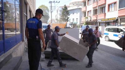 Düzce Belediyesi çevreyi kirletenlere cezai işlem uygulamaya başladı. Düzce Belediyesi,