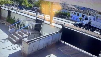 DÜZCE(İHA) – Düzce D655 karayolunda kamyon ile otomobilin karıştığı trafik