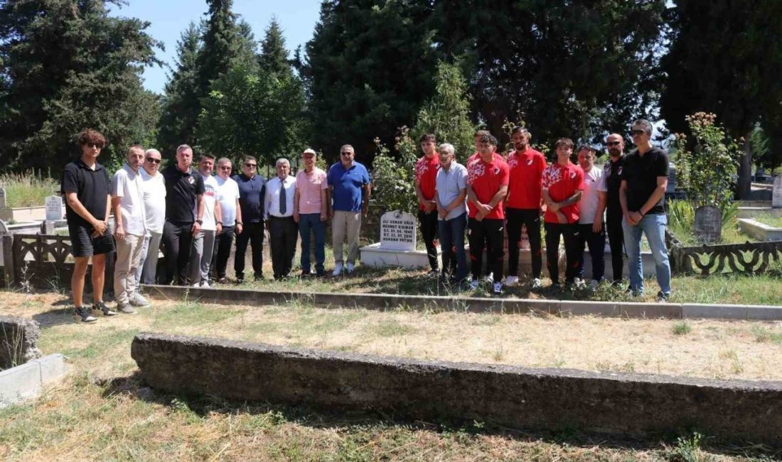 Düzcespor sevdalıları unutulmadı Düzcespor sevdalıları merhum gazeteci Mehmet Gıdıman ve Merhum Gazeteciler Cemiyeti