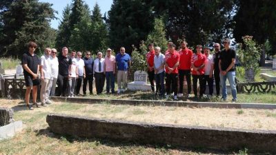 Düzcespor sevdalıları merhum gazeteci Mehmet Gıdıman ve Merhum Gazeteciler Cemiyeti
