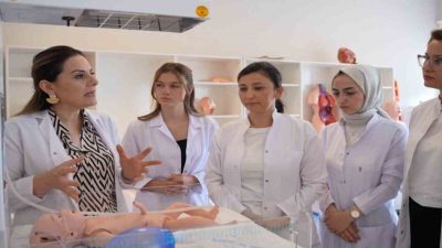 Ebelik, uzun yıllar geçmişte kalmış bir meslek gibi algılansa da,