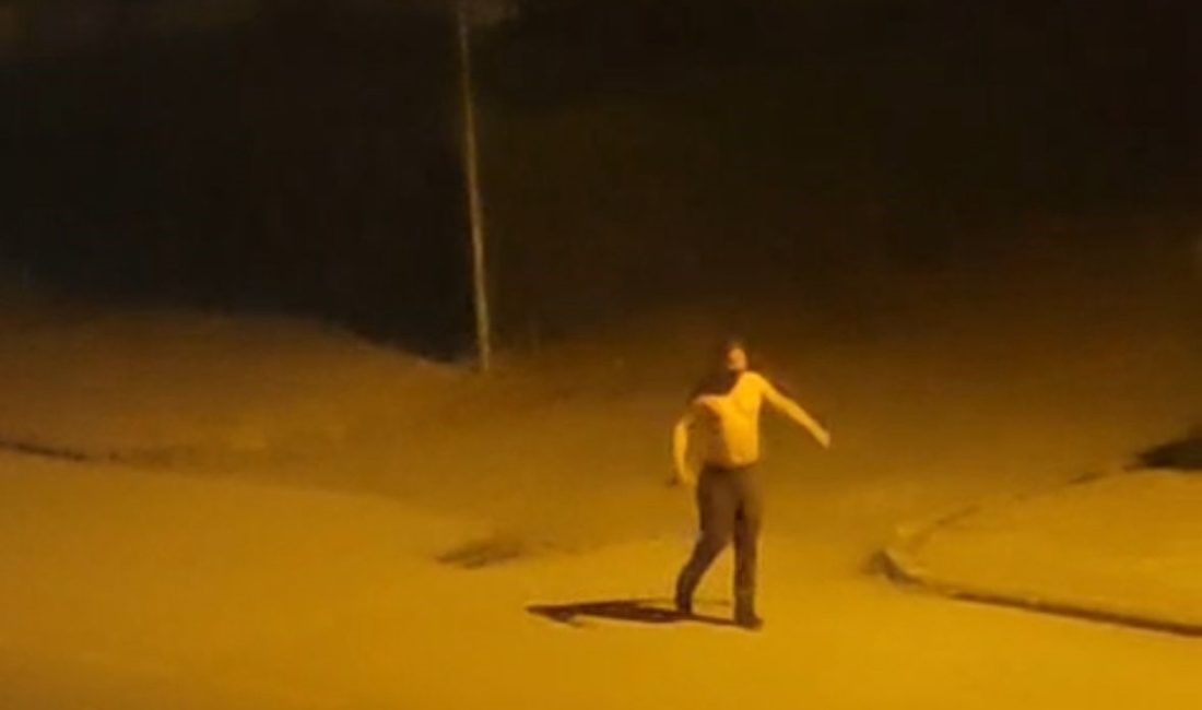 Bolu’da gece yarısı elinde bıçakla bağıran şahıs, mahalleliyi sokağa döktü.