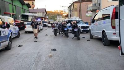 Kocaeli’nin İzmit ilçesinde bir ailenin aralarında husumet bulunan ailenin evini