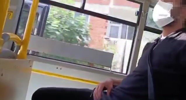 Gebze’de otobüste taciz iddiasına gözaltı Kocaeli’nin Gebze ilçesinde otobüste bir kadına tacizde bulunduğu iddia edilen