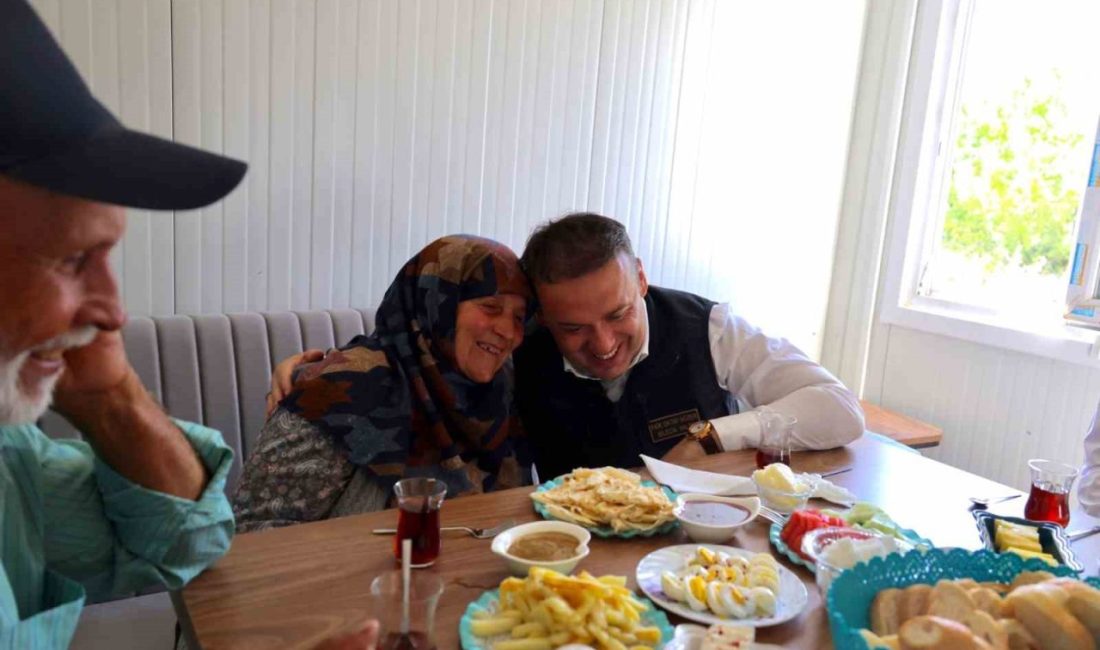 Geçici barınma merkezinde ilk sabah kahvaltısı Bilecik’te geçtiğimiz gün çıkan orman yangınında Osmaniye’deki evleri yanan yaşlı