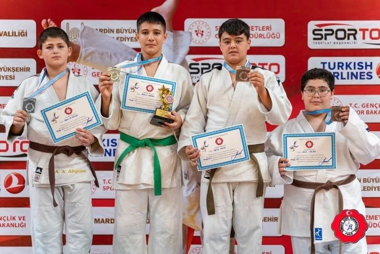 Geleceğin şampiyonu Bilecik’ten yükseliyor Minikler Türkiye Judo Şampiyonası’nda Bilecikli Sporcu Aybars Ali Akpınar Türkiye