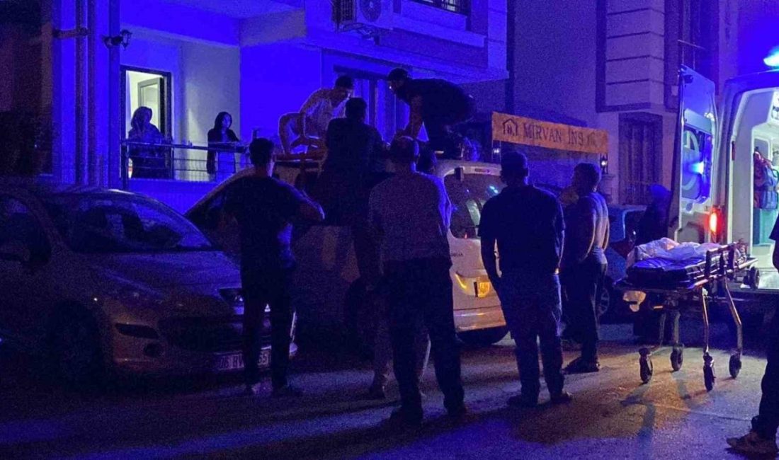 Genç kız gittiği misafirlikte dehşeti yaşadı Kocaeli’nin Kartepe ilçesinde misafirliğe gittiği ikinci kattaki evin balkonundan park