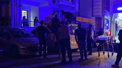 Kocaeli’nin Kartepe ilçesinde misafirliğe gittiği ikinci kattaki evin balkonundan park