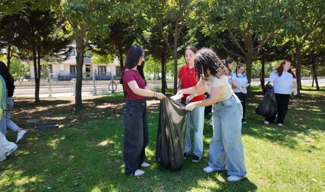 Gençler bu kampta geleceğe hazırlanıyor Kartepe’de kamp merkezlerinde konaklayan öğrenciler 4 gün boyunca doğa, kültür,