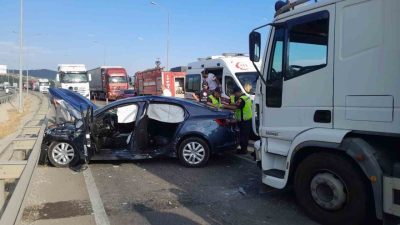 Bilecik’te kamyonetin otomobille çarpışması sonucu meydana gelen trafik kazasında, Geyve