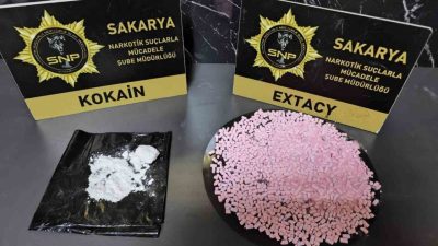 Anadolu Otoyolu Bekirpaşa Gişeleri’nde durdurulan bir araçta uyuşturucuyla yakalan 2