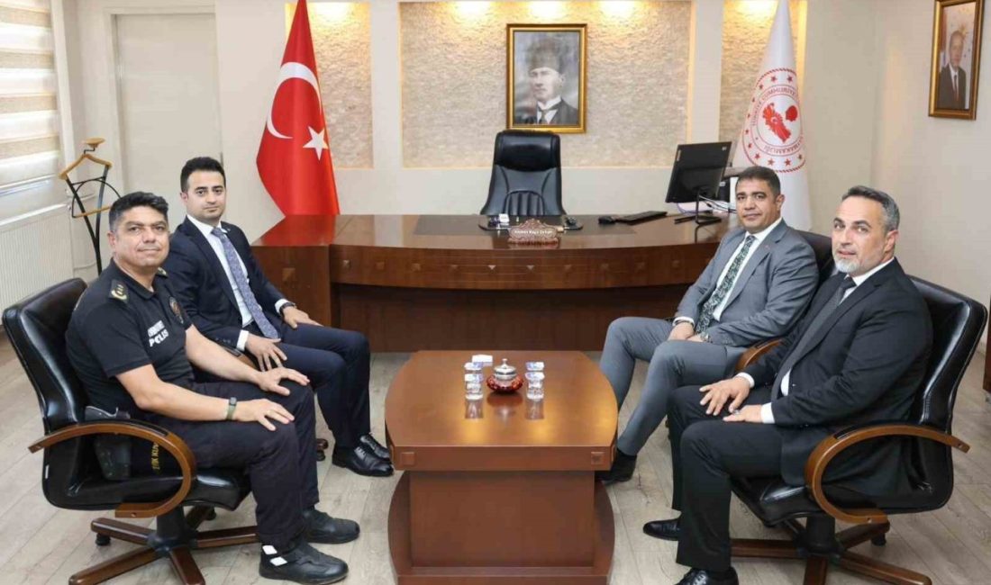 Gümüşova Kaymakamı Orhan göreve başladı DÜZCE (İHA) – Gümüşova Kaymakamlığı’na atanan Ahmet Reşit Orhan, görevine