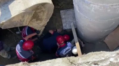 Sakarya’nın Arifiye ilçesinde inşaatı süren TOKİ konutlarında kanalizasyon çalışması sırasında