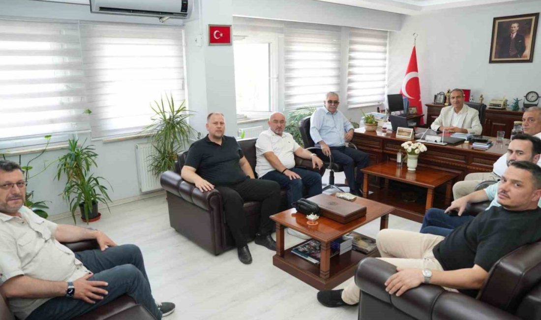 İş adamlarının sorunlarını ilettiler DÜZCE(İHA) – Düzce Ticaret ve Sanayi Odası Başkanı Erdoğan Bıyık,