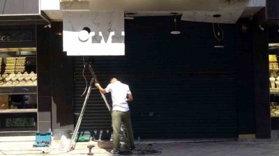 Kocaeli’nin İzmit ilçesinde milyonlarca liralık vurgun yaptığı iddia edilen kuyumcunun