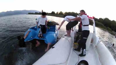 Sakarya Sapanca Gölü’nde, kötü hava şartları sebebiyle zor anlar yaşayan