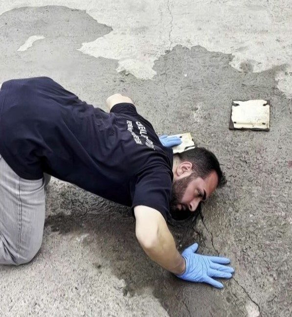 Kanala düşen yavru köpek için zamanla yarıştılar Sakarya’nın Erenler ilçesinde yürekleri ısıtan bir kurtarma operasyonu gerçekleşti. Bir