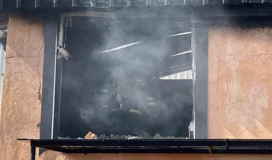 Kapalı iş yerinde yangın çıktı Kocaeli’nin Başiskele ilçesinde kapalı bir iş yerinde çıkan yangın, itfaiye