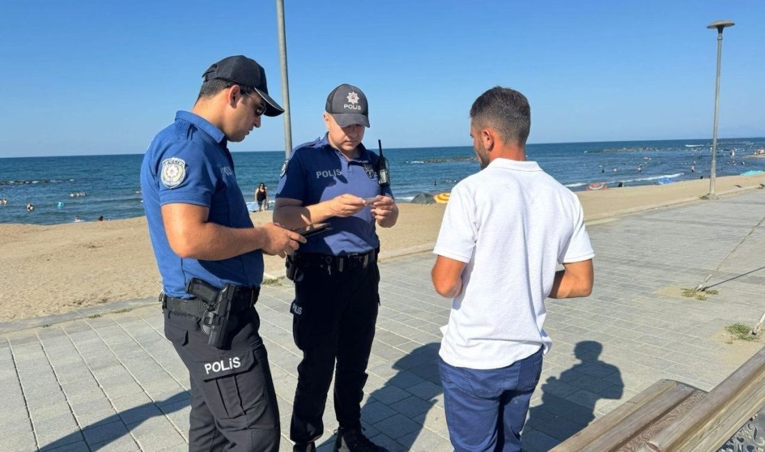 Karasu Sahili’nde hırsızlık olaylarına karşı emniyetten yoğun önlem Sakarya’nın Karasu ilçesinde yaz sezonuyla birlikte sahil kesiminde artan yoğunluk,
