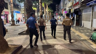 Sakarya’nın Karasu ilçesinde gerçekleştirilen huzur uygulamasında iki şüphelinin üzerinde uyuşturucu