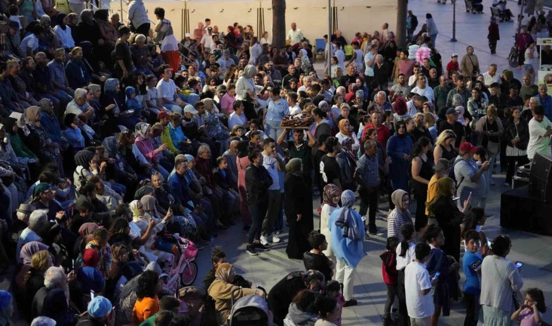 Sakarya Büyükşehir Belediyesi’nin düzenlediği “Yaz Seninle Güzel” konser serisi Karasu’da