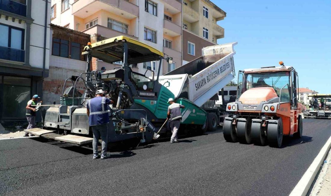Karasu’nun en işlek güzergahı yepyeni bir yüze kavuşuyor Sakarya Büyükşehir Belediyesi, şehrin dört bir yanında yürüttüğü asfalt mesaisi