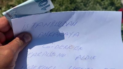 Bilecik’te bir karpuz tarlası sahibi sabah tarlasına geldiğinde bir karpuzun