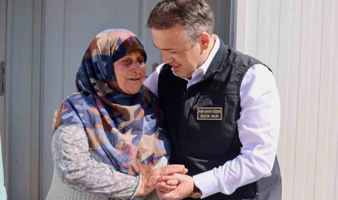 Kaşıkçı Köyü’nde yangın mağdurlarına devlet desteği Kaşıkçı Köyü’nde meydana gelen yangında evlerini kaybeden 75 yaşındaki Şerafettin