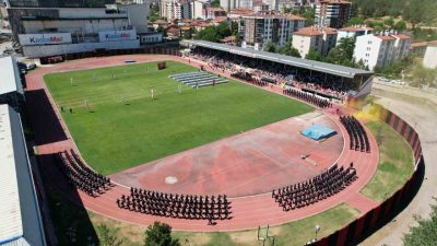 Kastamonu Polis Meslek Yüksekokulunda eğitimlerini tamamlayan 486 polis, düzenlenen mezuniyet
