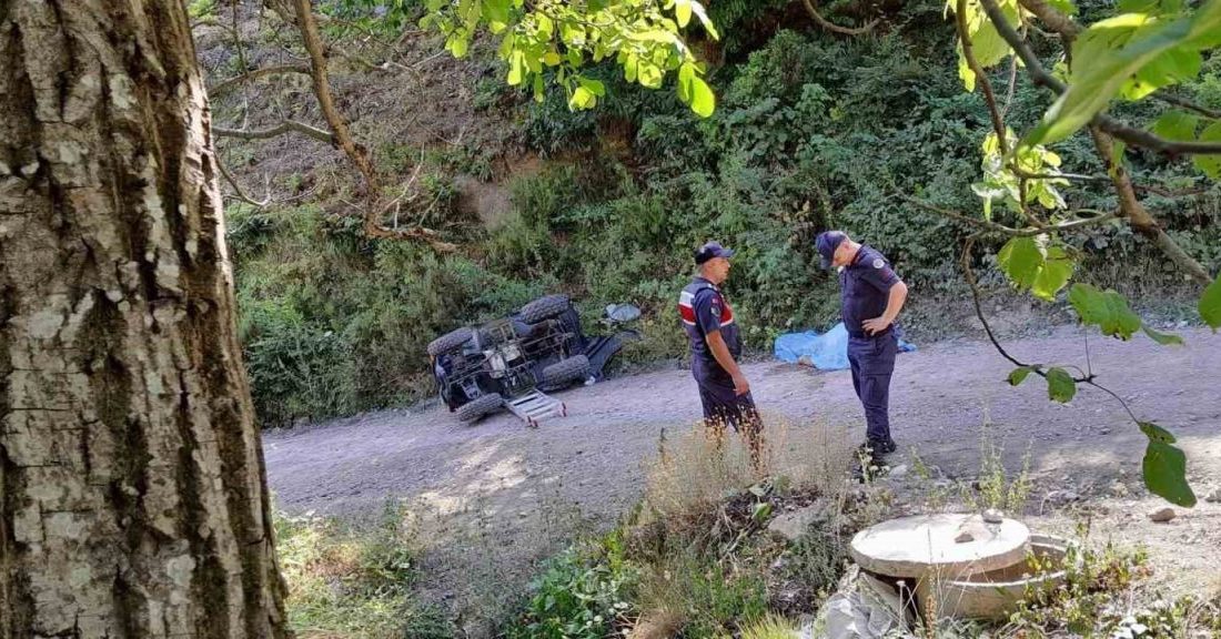 Kastamonu’da ATV devrildi: 1 ölü, 1 yaralı Kastamonu’nun Doğanyurt ilçesinde ATV’nin devrilmesi neticesinde meydana gelen kazada 1