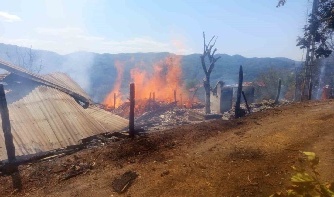 Kastamonu’da ev yangını Kastamonu’nun Azdavay ilçesinde bir ev çıkan yangında küle döndü. Edinilen