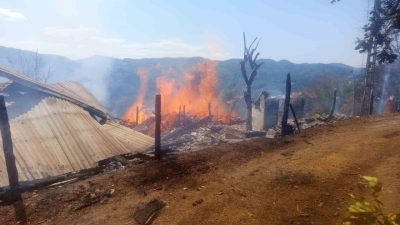Kastamonu’nun Azdavay ilçesinde bir ev çıkan yangında küle döndü. Edinilen