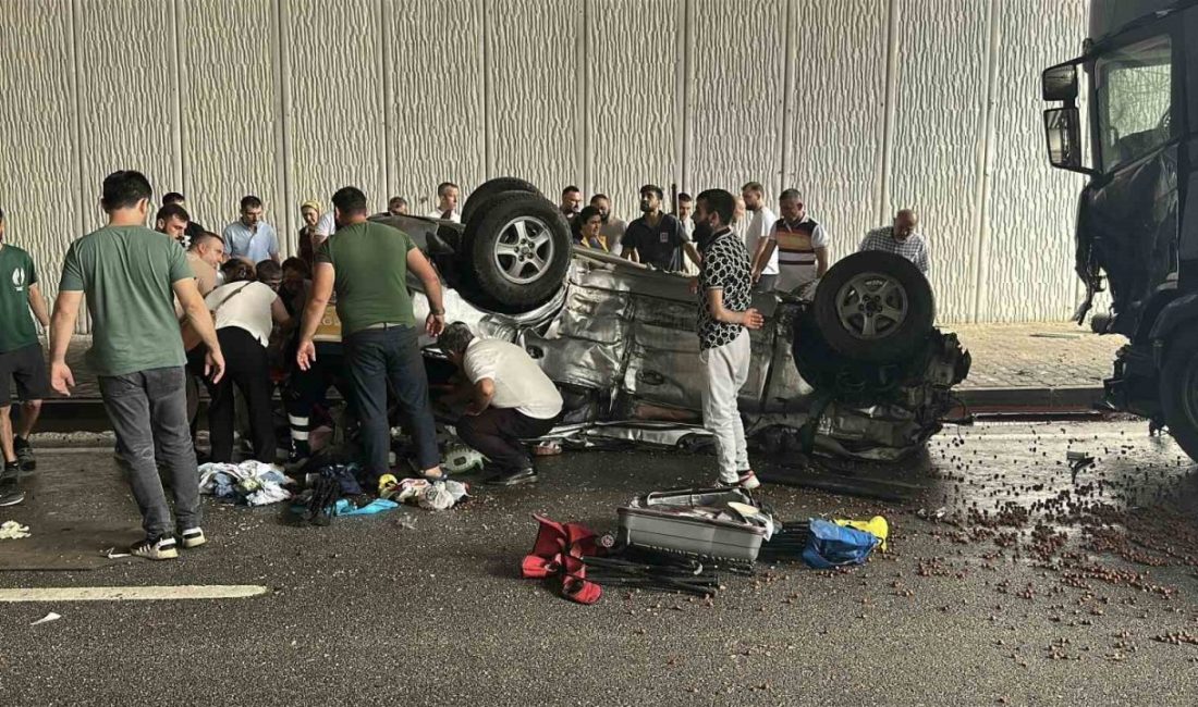 Kastamonu’da feci kaza: 3 ölü, 4 yaralı Kastamonu’nun Tosya ilçesi D100 karayolunda su birikintisi sebebiyle savrulan otomobil,