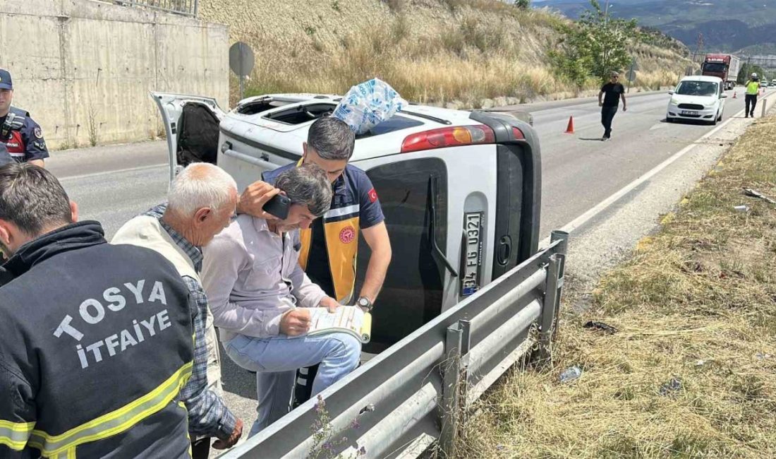 Kastamonu’da hafif ticari araç yan yattı: 2 yaralı Kastamonu’nun Tosya ilçesinde hafif ticari aracın refüje çarparak yan yattığı