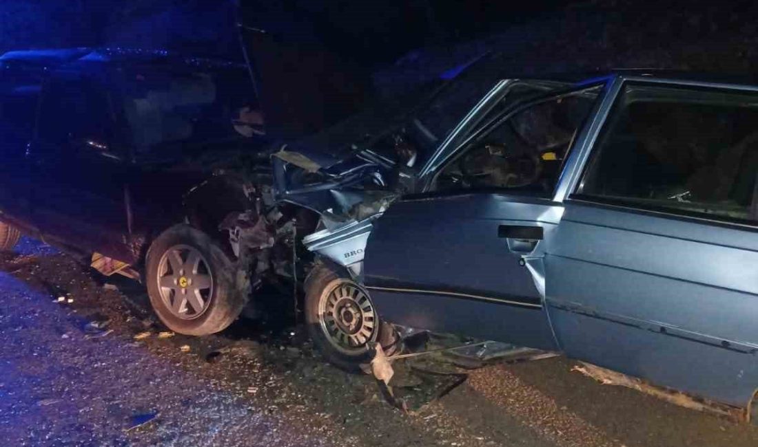 Kastamonu’nun Daday ilçesinde iki otomobilin kafa kafaya çarpışması neticesinde meydana