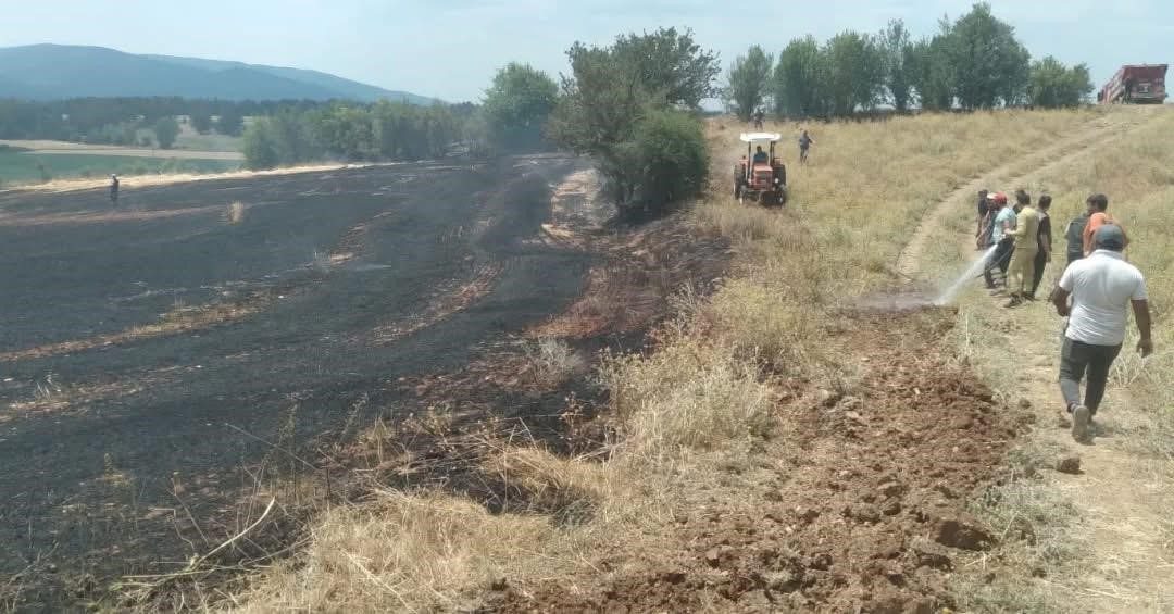 Kastamonu’da tarlalda çıkan örtü yangını söndürüldü Kastamonu’nun Daday ilçesinde tarım arazisinde çıkan yangın ekipler tarafından söndürüldü.