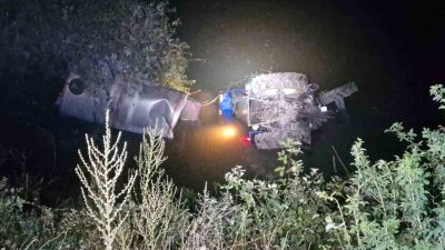 Kastamonu’nun Hanönü ilçesinde kontrolden çıkan traktör, uçurumdan dereye yuvarlandı. Kazada