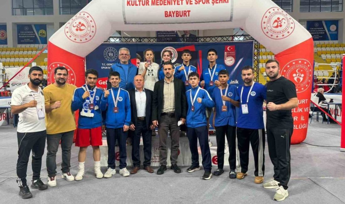 Kocaeli, Bayburt’ta zirveye yumruk attı: 10 madalya ile Türkiye şampiyonu oldu Bayburt’ta düzenlenen Üst Minikler Türkiye Ferdi Boks Şampiyonası’nda Kocaelili sporcular,