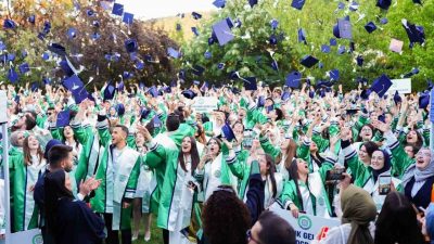 Kocaeli Sağlık ve Teknoloji Üniversitesi Diş Hekimliği Fakültesi ilk mezunlarını