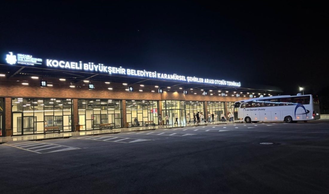 Kocaeli’de bir haftada 2 terminal hizmete girdi Gölcük’ün ardından Karamürsel Şehirlerarası Otobüs Terminali de hizmete girdi. Terminalden