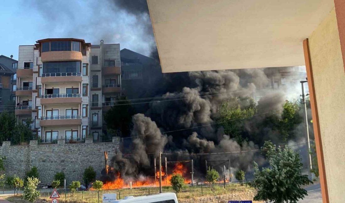 Kocaeli’de çocuk parkı alev topuna döndü Kocaeli’nin Karamürsel ilçesinde çocuk parkında yangın çıktı. İtfaiye ekiplerinin müdahalesiyle
