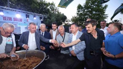 Kocaeli’de düzenlenen “23. Geleneksel Helva Şöleni” renkli görüntülere sahne oldu.