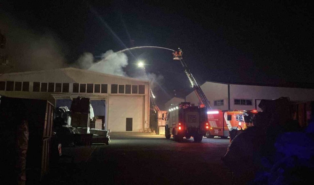 Kocaeli’de kimya firmasında yangın Kocaeli’nin İzmit ilçesinde bir kimya firmasında çıkan yangın, itfaiye ekiplerinin