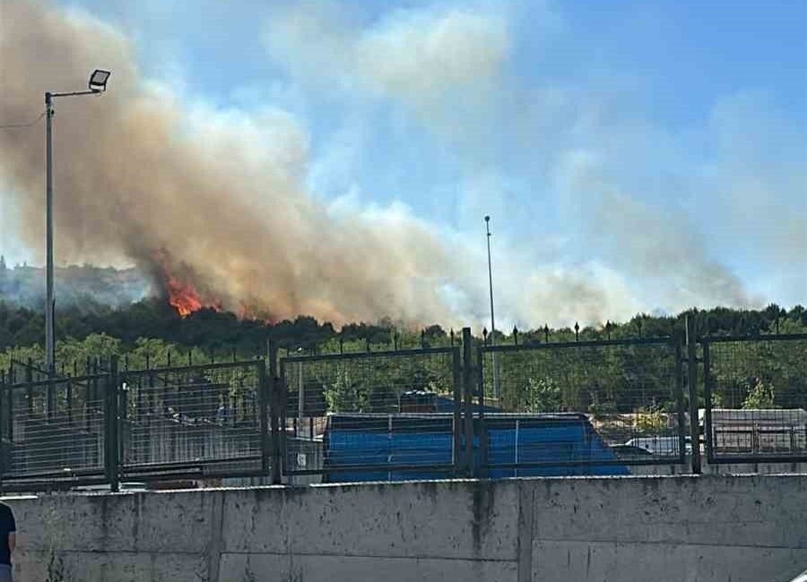 Kocaeli’de orman yangını çıktı Kocaeli’nin Gebze ilçesinde ormanlık alanda yangın çıktı. Edinilen bilgiye göre,