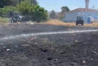 Kocaeli’nin Karamürsel ilçesinde tarım arazisinde çıkan yangın kontrol altına alınarak