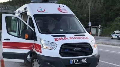 Bilecik’te seyir halinde kontrolden çıkan motorlu bisiklet devrilirken, sürücüsü yaralandı.