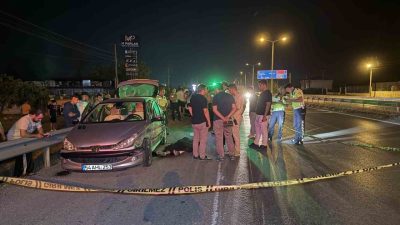 Sakarya’nın Hendek ilçesinde kontrolden çıkan otomobilin bariyerlere çarpması neticesinde meydana